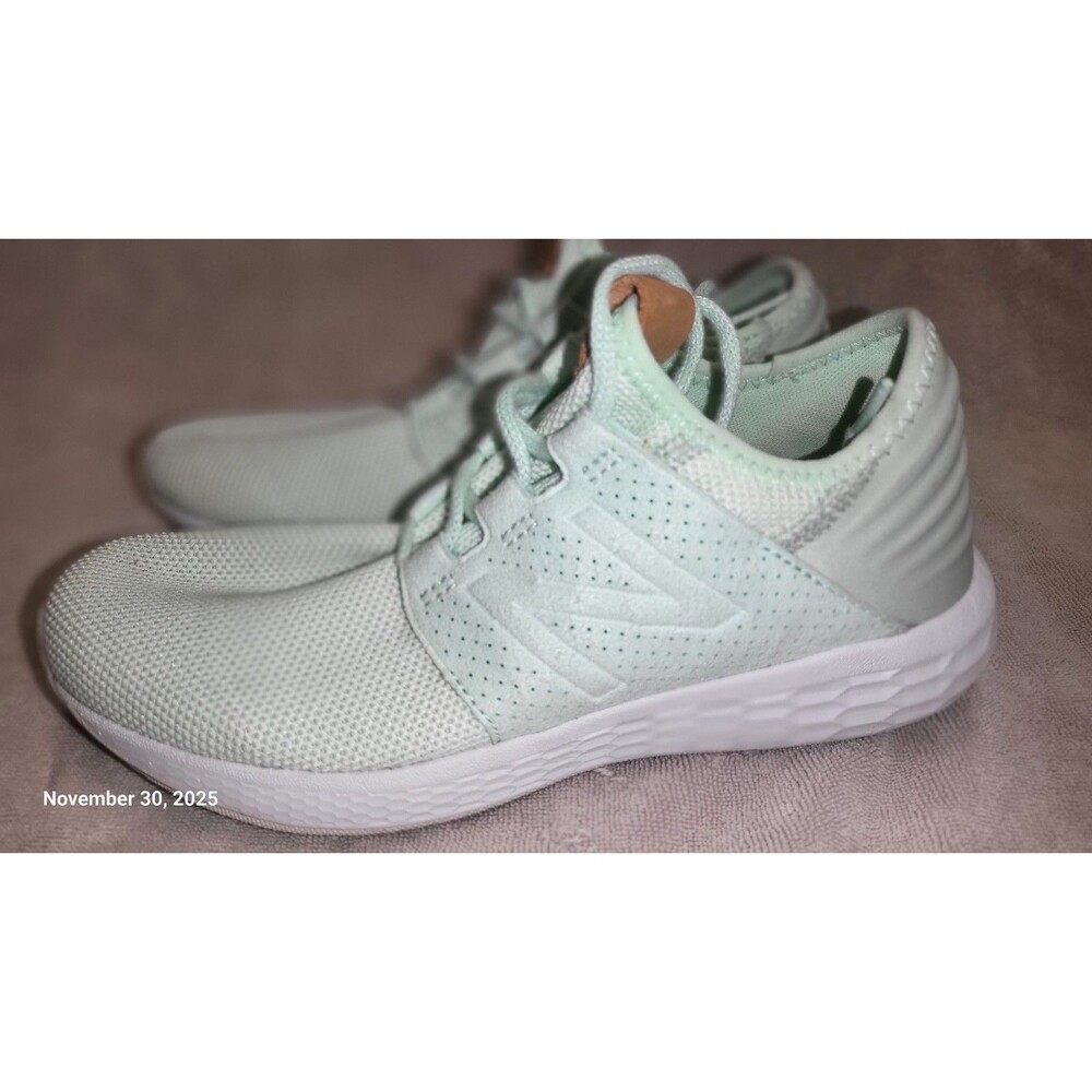 New Balance Sneakers Mint Green EUC Size 7.5 USA Seller